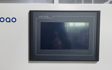 Liofilizzatore per alimenti di grandi dimensioni da 10-12kg dettaglio - Schermo LCD touch screen, avvio con un pulsante. Controllo del sistema PLC, può impostare programmi e salvare diverse formule di liofilizzazione.