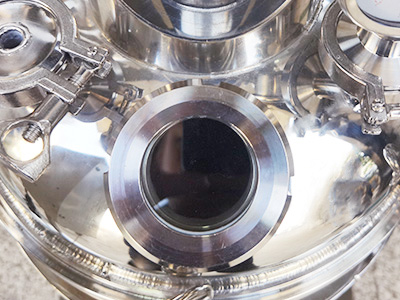 Reattore chimico rivestito in acciaio inossidabile da 10 litri dettaglio - Finestra di vetro visualizzata, puoi vedere la reazione nel corpo del bollitore.