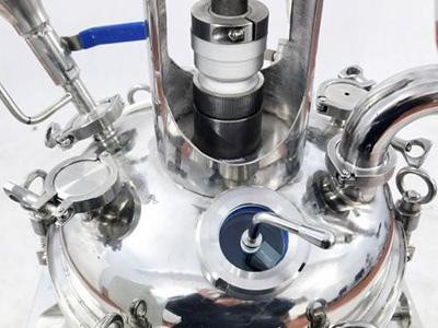 Reattore chimico rivestito in acciaio inossidabile da 10 litri dettaglio - Coperchio del bollitore a reazione multi-bocca, il numero di bocche del bollitore può essere personalizzato e il design a bocca larga è facile da pulire.