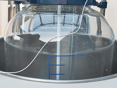 Reattore in vetro monostrato da 200 litri dettaglio - La temperatura massima può raggiungere i 200°C del bagno riscaldante.