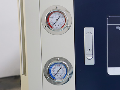 Refrigeratore per scaldabagno da 50 litri per laboratorio dettaglio - Il misuratore di alta pressione e bassa pressione può osservare le condizioni del compressore in qualsiasi momento.