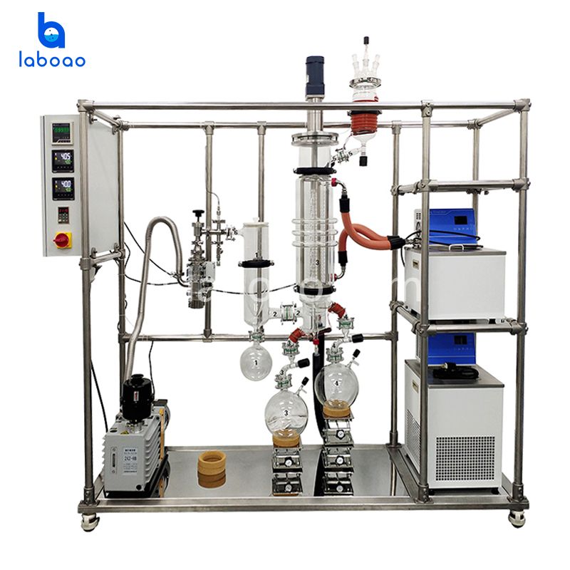 Una serie di apparecchiature di estrazione per distillazione molecolare in vetro a percorso breve
