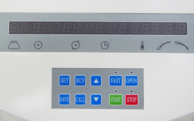 Centrifuga refrigerata ad alta velocità da banco HR-20 dettaglio - Display LCD, visualizza tutti i parametri dello strumento in tempo reale.