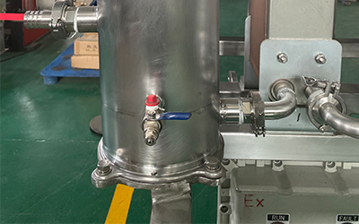 Evaporatore a film cadente su scala di laboratorio per il recupero dell'etanolo dettaglio - Porta di alimentazione con sistema di filtrazione, che può eseguire la filtrazione primaria durante l'alimentazione del campione.