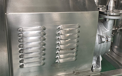 Evaporatore a film cadente su scala di laboratorio per il recupero dell'etanolo dettaglio - La pompa di circolazione antideflagrante e la pompa per vuoto a circolazione d'acqua sono entrambe coperte da acciaio inossidabile, che è più sicuro e di forma gradevole.