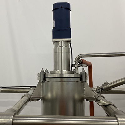 Distillazione molecolare a film pulito in acciaio inossidabile dettaglio - Guarnizione magnetica, guarnizione speciale per alto vuoto, il vuoto finale può essere compreso tra 1 Pa (i reattori di vetro convenzionali utilizzano guarnizioni meccaniche, che non possono raggiungere il vuoto finale).
